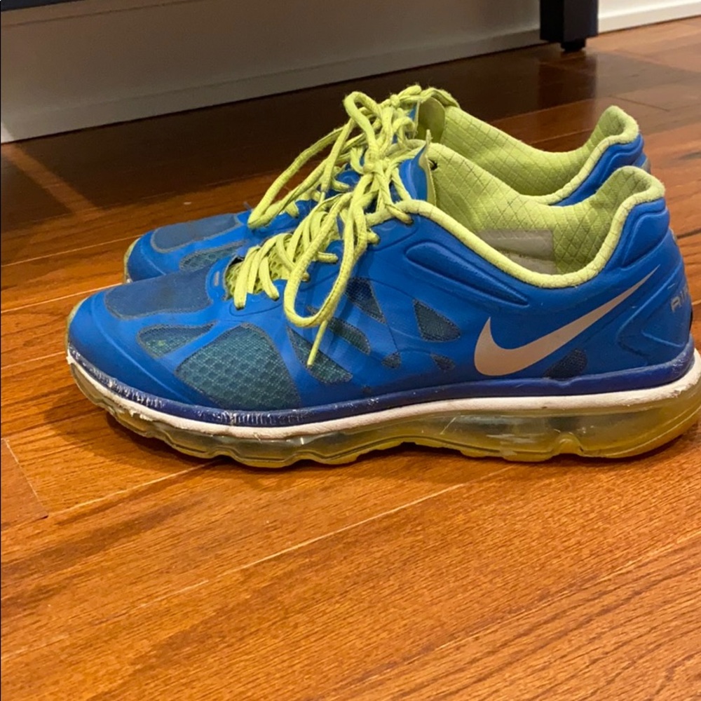 MENS NIKE Air Max size 9.5